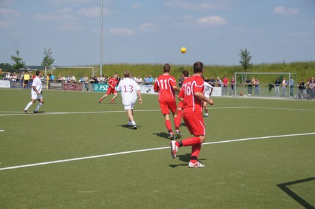 benefiz-fussballspiel