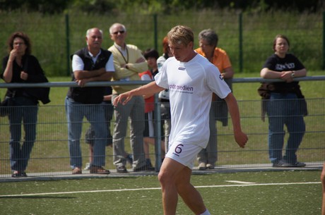 benefiz-fussballspiel
