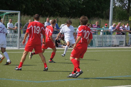 benefiz-fussballspiel
