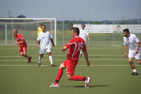 benefiz-fussballspiel