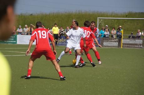 benefiz-fussballspiel