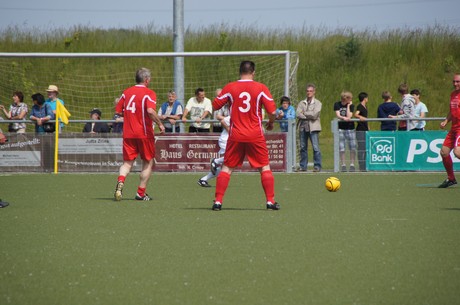 benefiz-fussballspiel