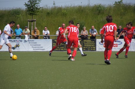 benefiz-fussballspiel