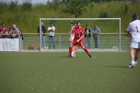 benefiz-fussballspiel