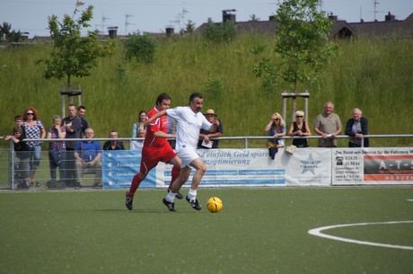 benefiz-fussballspiel