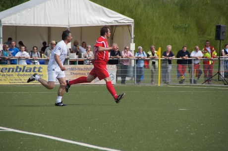 benefiz-fussballspiel
