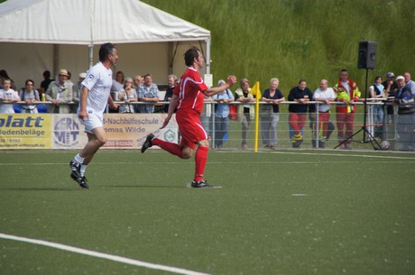 benefiz-fussballspiel