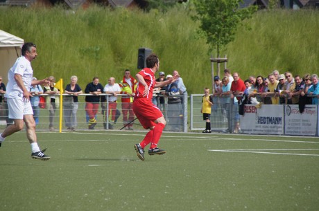 benefiz-fussballspiel