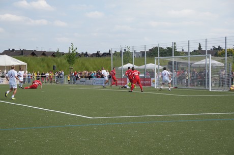 benefiz-fussballspiel