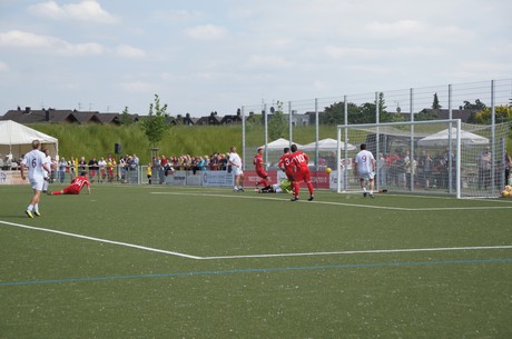 benefiz-fussballspiel