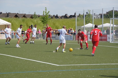 benefiz-fussballspiel