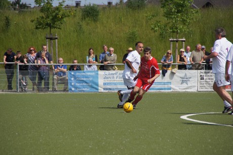 benefiz-fussballspiel