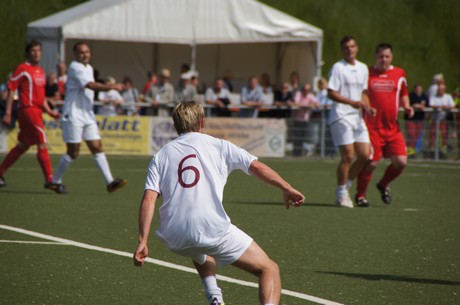benefiz-fussballspiel