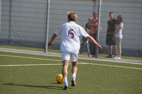 benefiz-fussballspiel