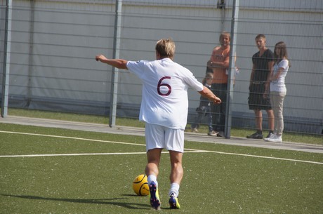 benefiz-fussballspiel