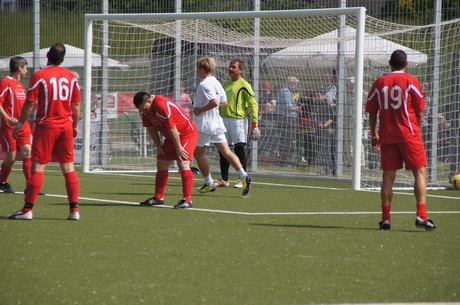 benefiz-fussballspiel