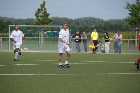 benefiz-fussballspiel