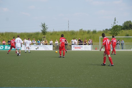 benefiz-fussballspiel
