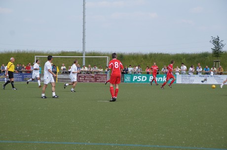 benefiz-fussballspiel