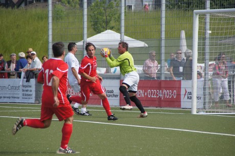 benefiz-fussballspiel