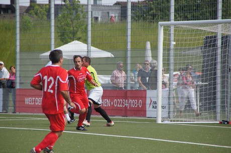 benefiz-fussballspiel
