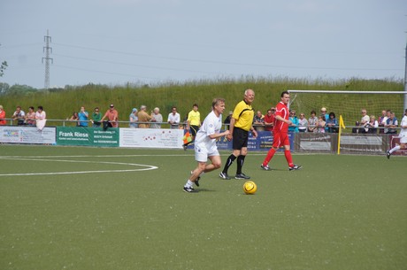 benefiz-fussballspiel
