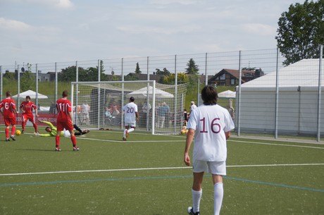 benefiz-fussballspiel