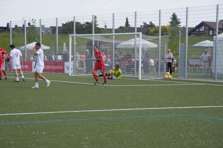 benefiz-fussballspiel