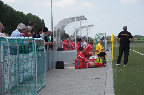 benefiz-fussballspiel