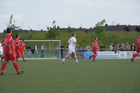 benefiz-fussballspiel