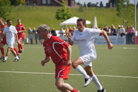 benefiz-fussballspiel