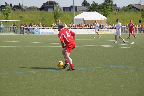 benefiz-fussballspiel
