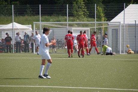 benefiz-fussballspiel