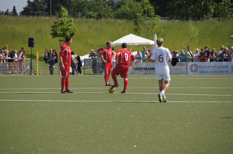 benefiz-fussballspiel