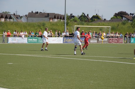 benefiz-fussballspiel