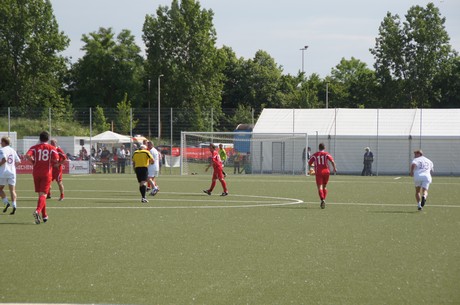 benefiz-fussballspiel