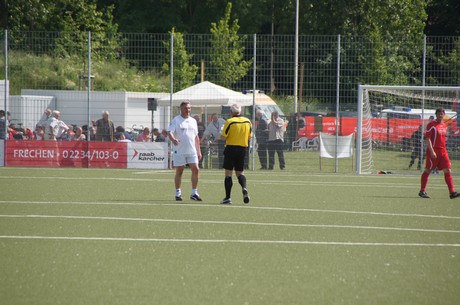 benefiz-fussballspiel