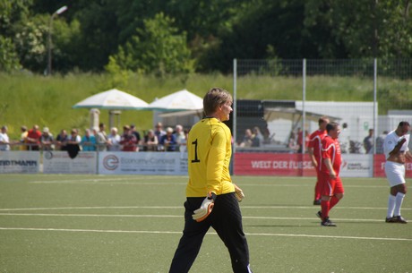 benefiz-fussballspiel