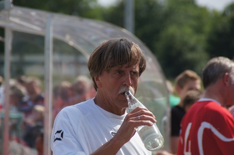 benefiz-fussballspiel