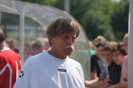 benefiz-fussballspiel