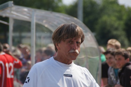 benefiz-fussballspiel