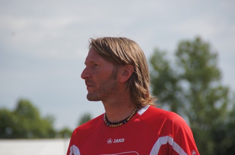 benefiz-fussballspiel