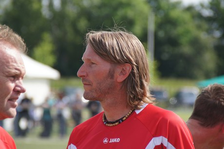 benefiz-fussballspiel