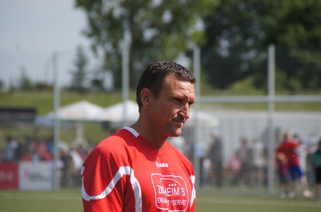 benefiz-fussballspiel