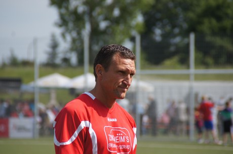benefiz-fussballspiel