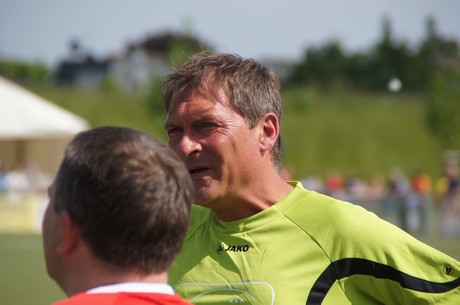 benefiz-fussballspiel