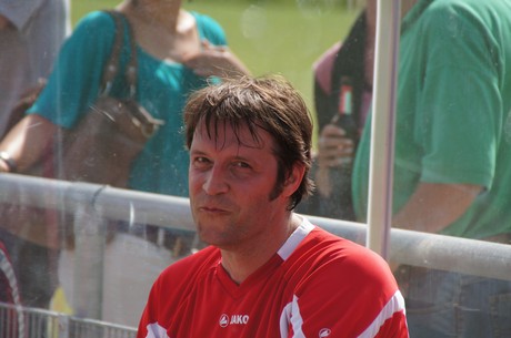 benefiz-fussballspiel
