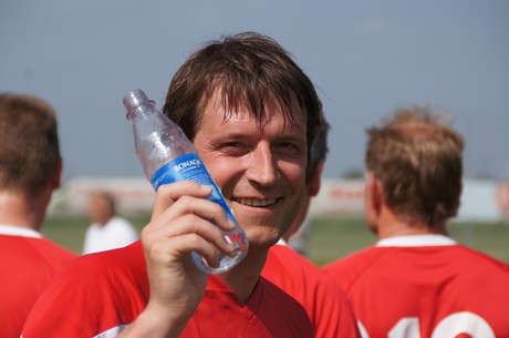 benefiz-fussballspiel