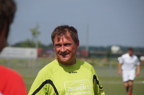 benefiz-fussballspiel