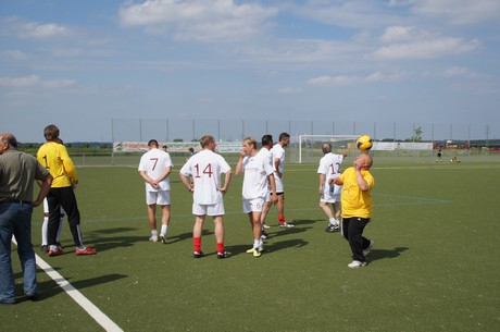 benefiz-fussballspiel